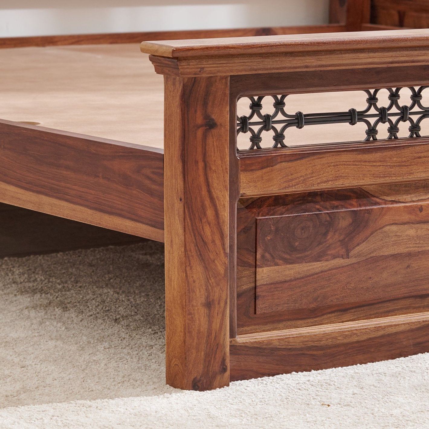 Helioc Kan Sheesham Wood Queen Size Bed In Provincial Teak Finish
