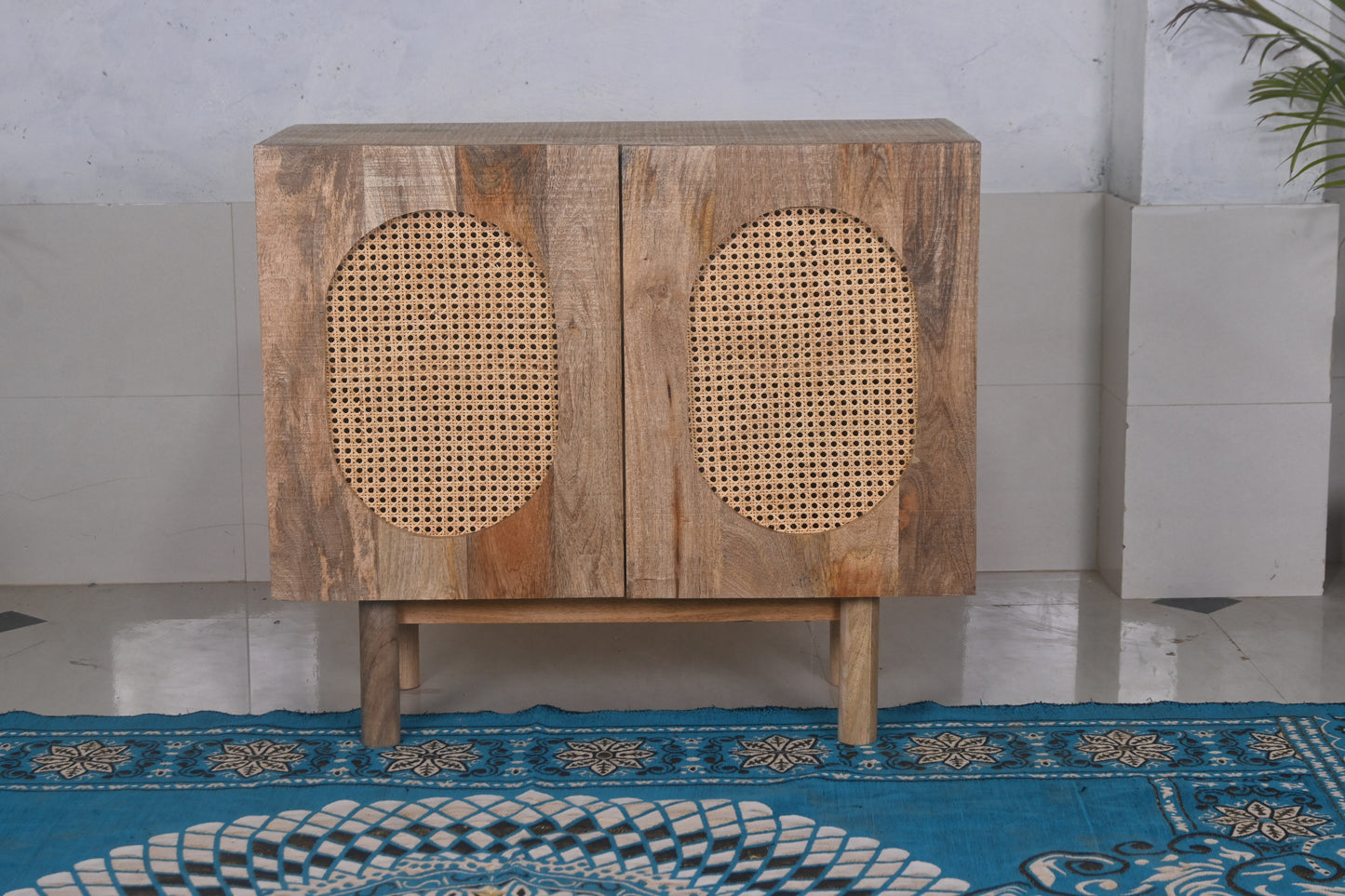 Ken Sideboard with two doors made of solid mango wood