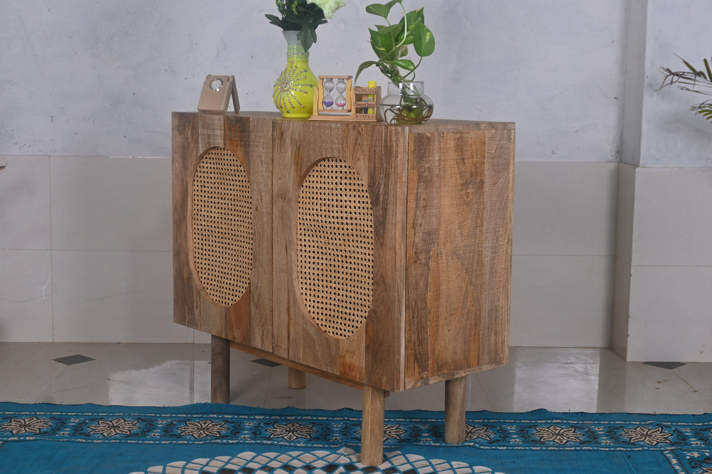 Ken Sideboard with two doors made of solid mango wood