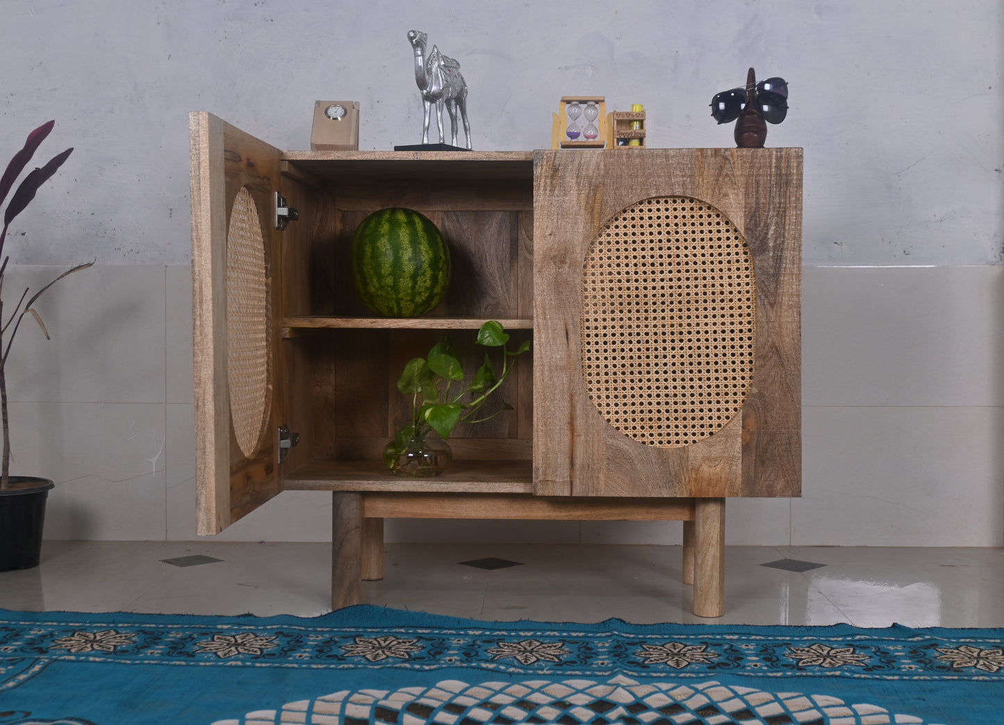 Ken Sideboard with two doors made of solid mango wood