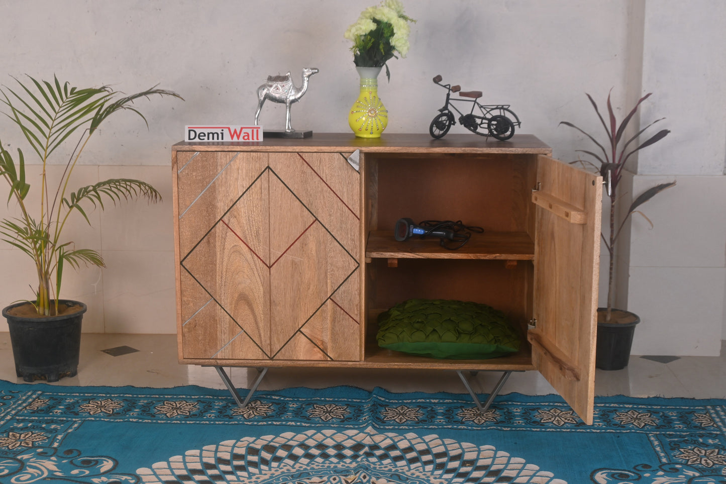 Ritx Sideboard with two doors made of solid mango wood and iron